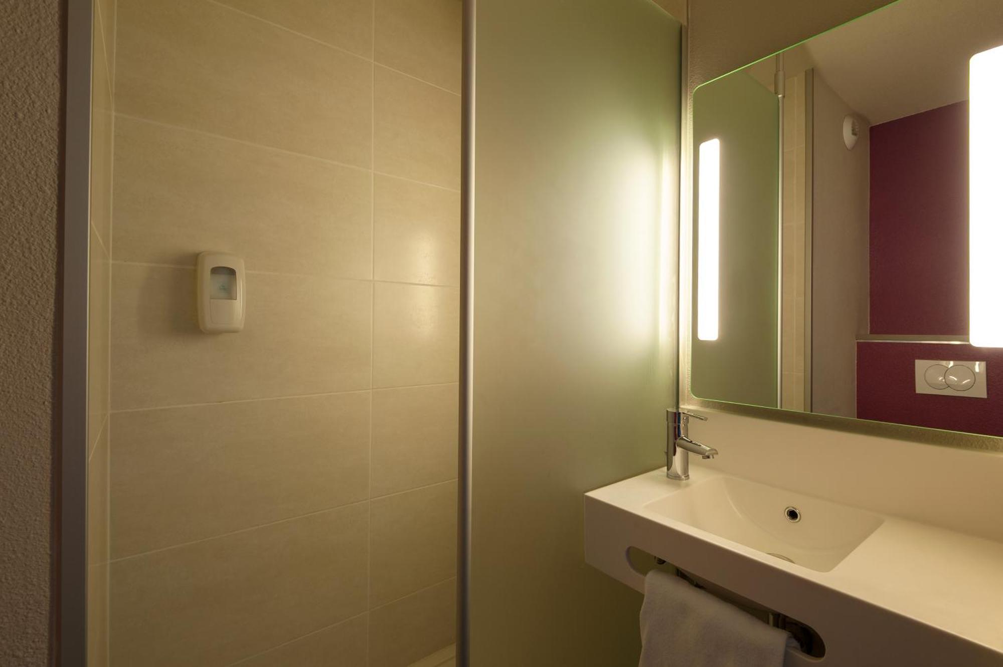 2 Adjacent Rooms (1 Double and 1 Twin),1657175908:JPEG